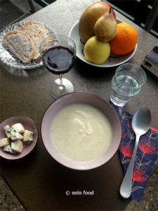 Cauliflower Soup (velouté) with Roquefort Cheese and Pears