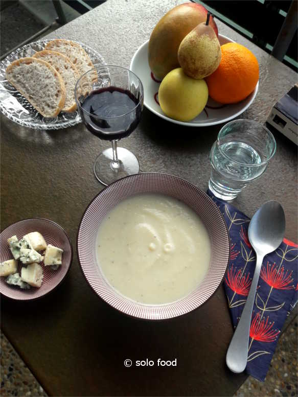 Cauliflower Soup (velouté) with Roquefort Cheese and Pears - solo food