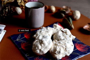 Meringue Italian biscuits with spices and dried fruits - solo food