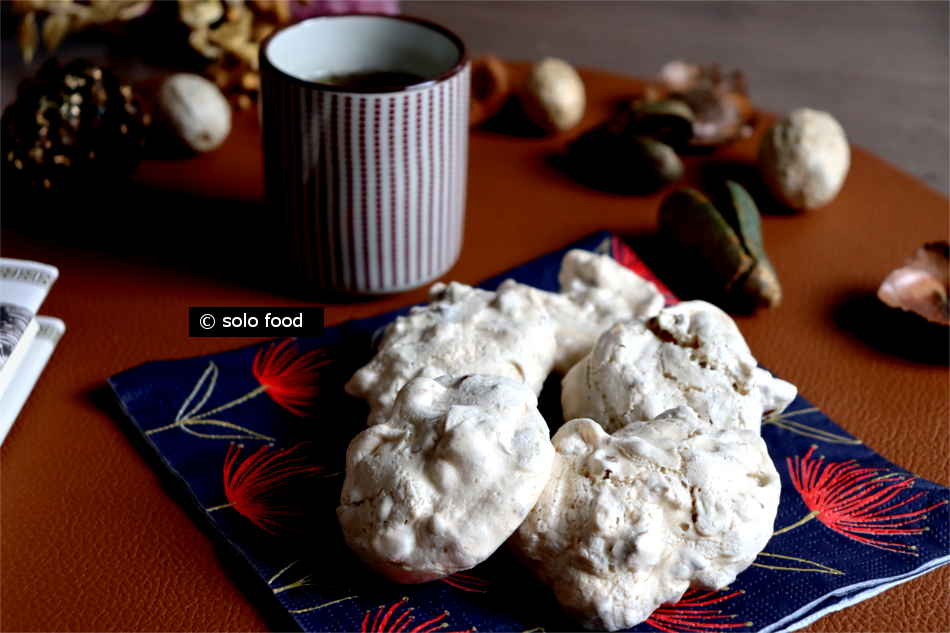 Meringue Italian biscuits with spices and dried fruits - solo food