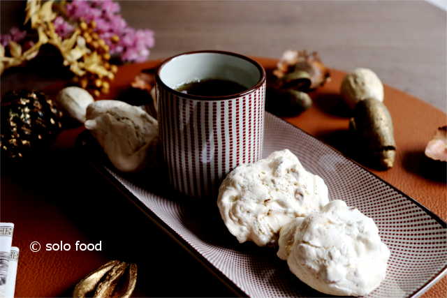 Meringue Italian biscuits with spices and dried fruits