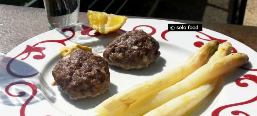 Boulettes de viande hachée de bœuf au four -Mpiftekia-