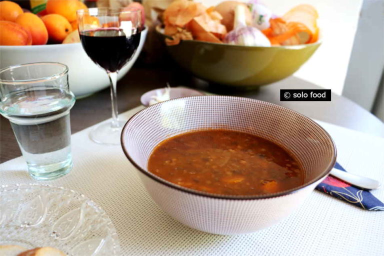 Lentils the Greek way (fakes) - as a soup - solo food