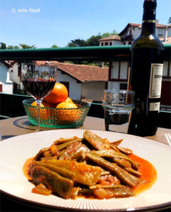 Runner beans in tomato sauce (fassolakia)