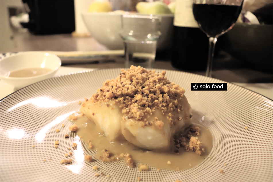 Cod fillet with hazelnut crumble and veal sauce