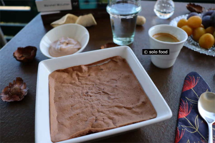 Airy chocolate cake (without flour) and with « nutella » chantilly