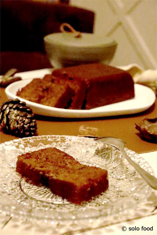 Cake with brown butter, English tea and honey