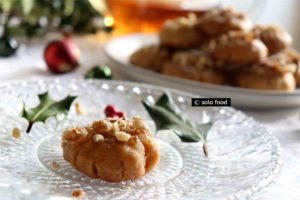 Gâteaux grecs de Noël au miel et aux épices - melomakarona