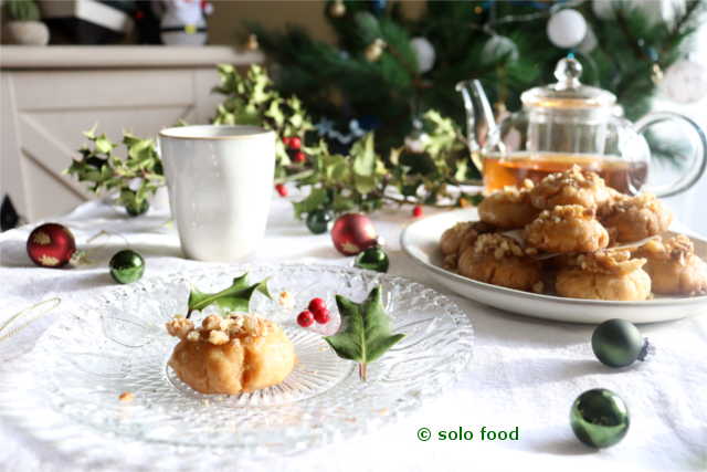 Gâteaux grecs de Noël au miel et aux épices - melomakarona