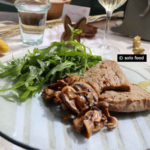 Veal escalope with cream and mushrooms