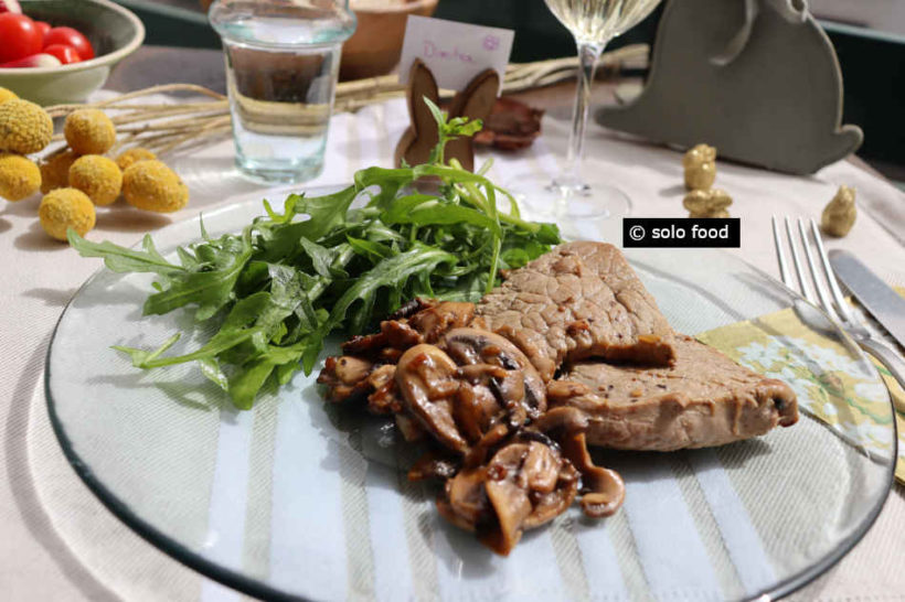 Veal escalope with cream and mushrooms