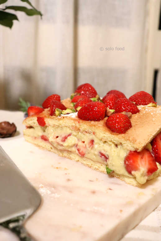 fraisier au biscuit cuillère et à la pâte de pistache de Christophe Felder