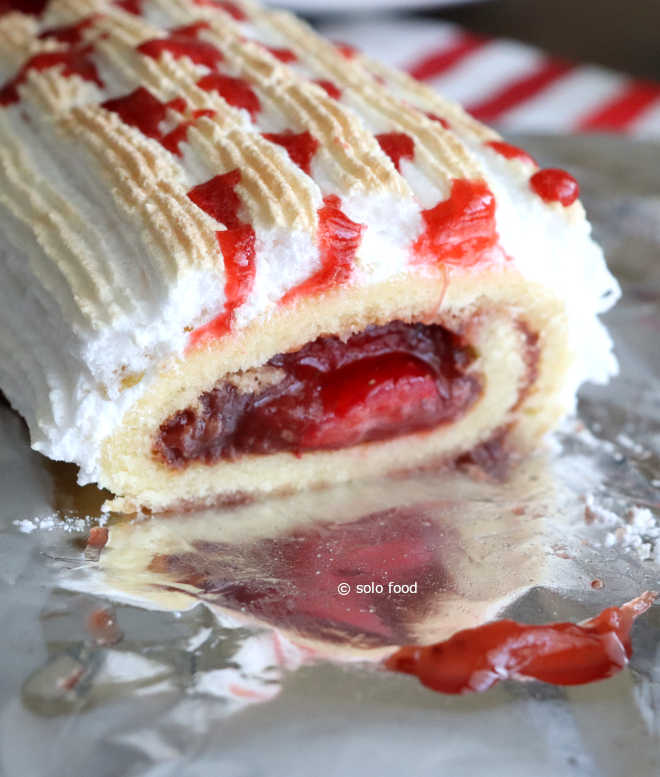 Mini-bûche with strawberries