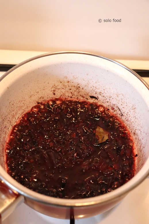 vigneronne sauce once the wine is reduced in half - solo food
