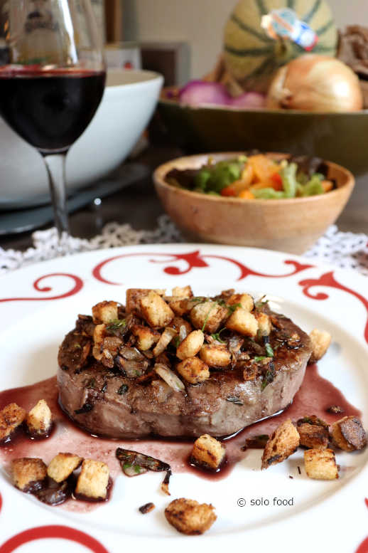 Tournedos with vigneronne sauce and croutons