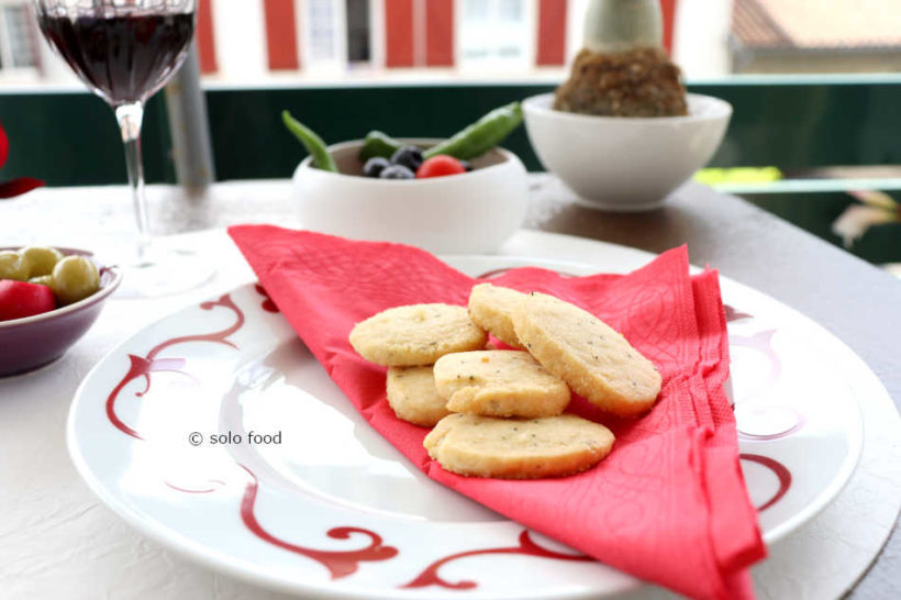 Sablés with parmesan and thyme