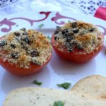 tomates au crumble d'olives noires