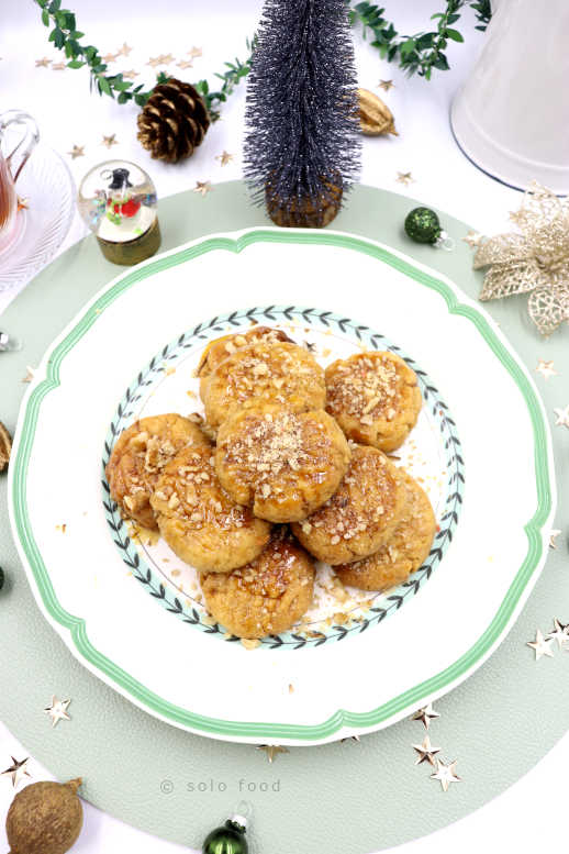 Biscuits de Noël à l'huile d'olive et aux épices (melomakarona vegan)