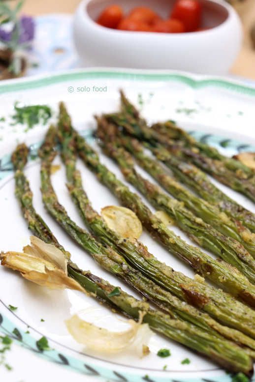 asperges au parmesan et à l'ail au four