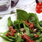 Salad with baby spinach, strawberries and feta cheese