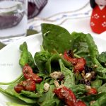 salade de jeunes pousses d'épinards, fraises et fét