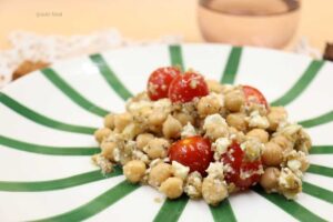 Salade de pois chiches à la féta et à la tapenade verte